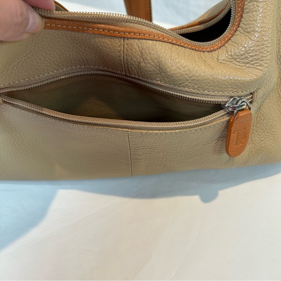 Two Tone Tan Leather Baguette Shoulder Bag - Picture 13 of 16